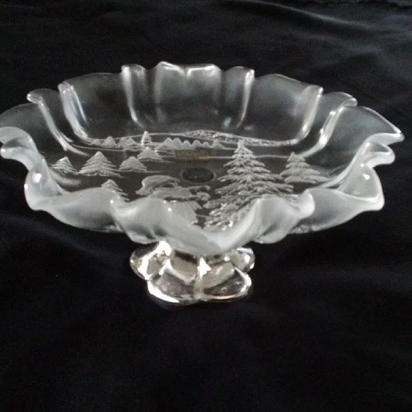 Vintage MIKASA (1980's) Frosted Crystal Bowl with Winter Scene ( Germany) - Picture 3 of 5